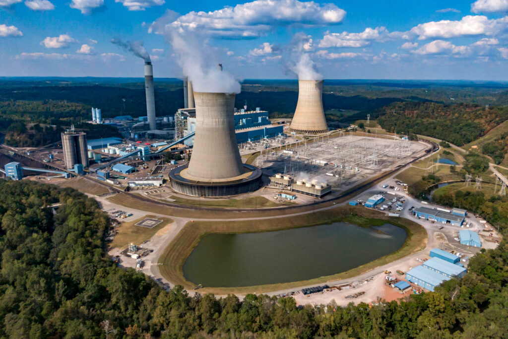 Smoke emits from the James H. Miller Jr. Electrical Generating Plant in Jefferson County, Ala. Credit: Lee Hedgepeth/Inside Climate News