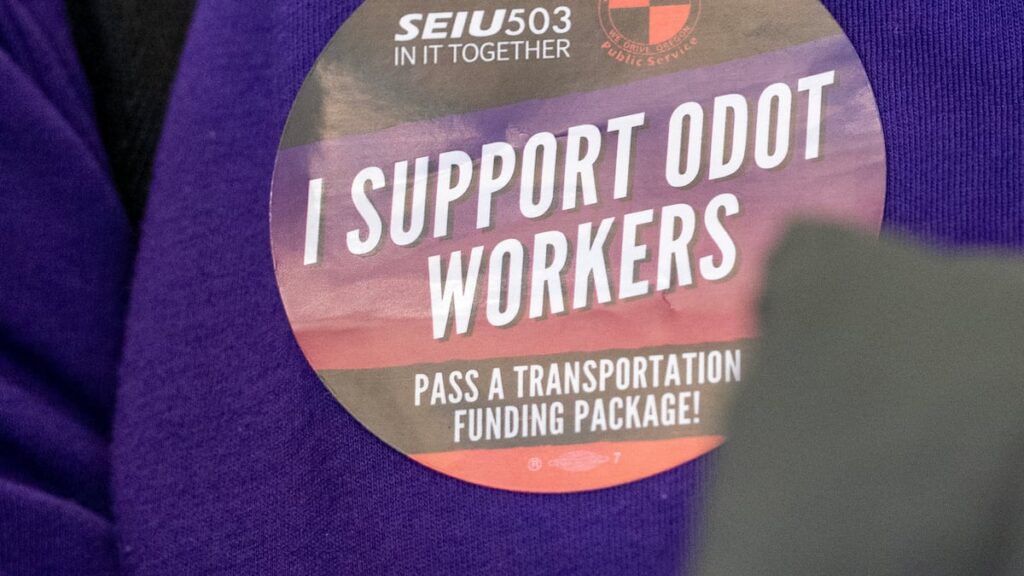 After delays and missteps, Oregon Democrats pass road-funding bill