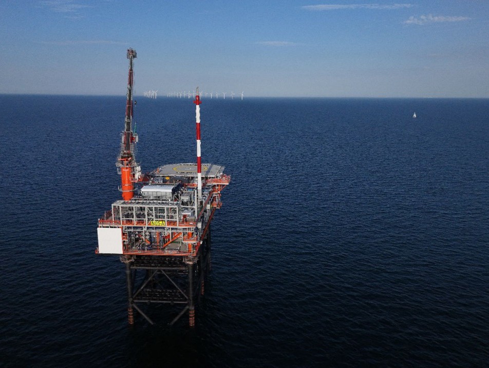 Dutch Gas Platform Now Powered by German Offshore Wind Farm