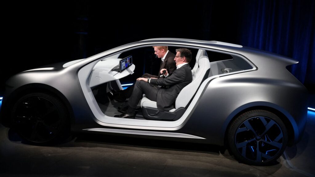 EV maker Lucid reveals plans for robotaxi, positive free cash flow