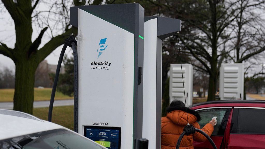 Electric vehicle interest, and sales, increase along with higher gas prices