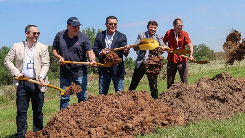 A photo of El Patrimonio breaking ground ceremony