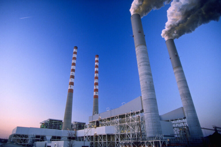 The coal-fired Cumberland Fossil Plant operated by Tennessee Valley Authority. Credit: TVA