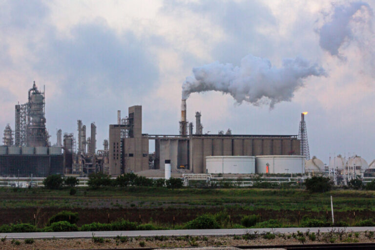 Steam billows from Valero’s West Refinery outside Corpus Christi on April 29. Cooling towers at industrial facilities can evaporate more than 1,000 gallons of water per minute. Credit: Dylan Baddour/Inside Climate News