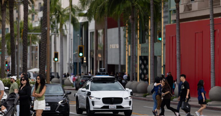 L.A. has more driverless cars, and more crashes. A look at the data