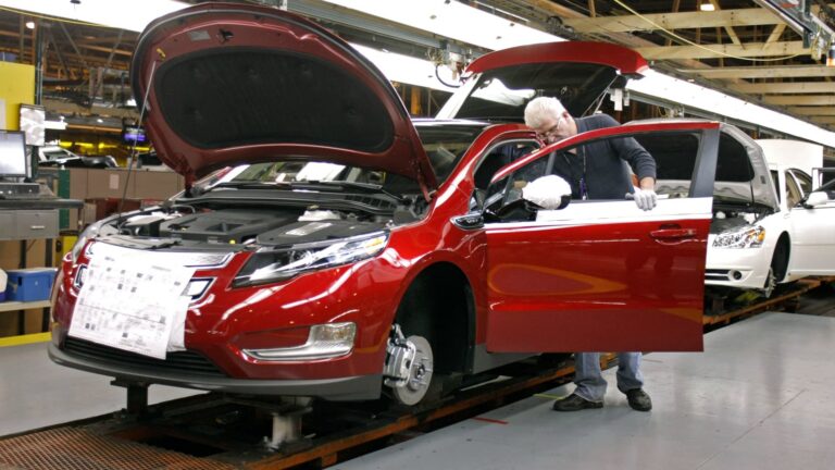 GM says hybrid vehicles are coming: 'We're not tone deaf'