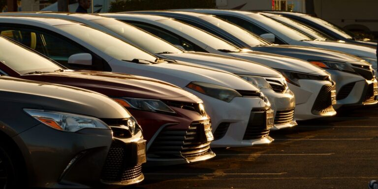 Car Buyers Have Chosen Hybrids. Some Automakers Weren’t Ready.